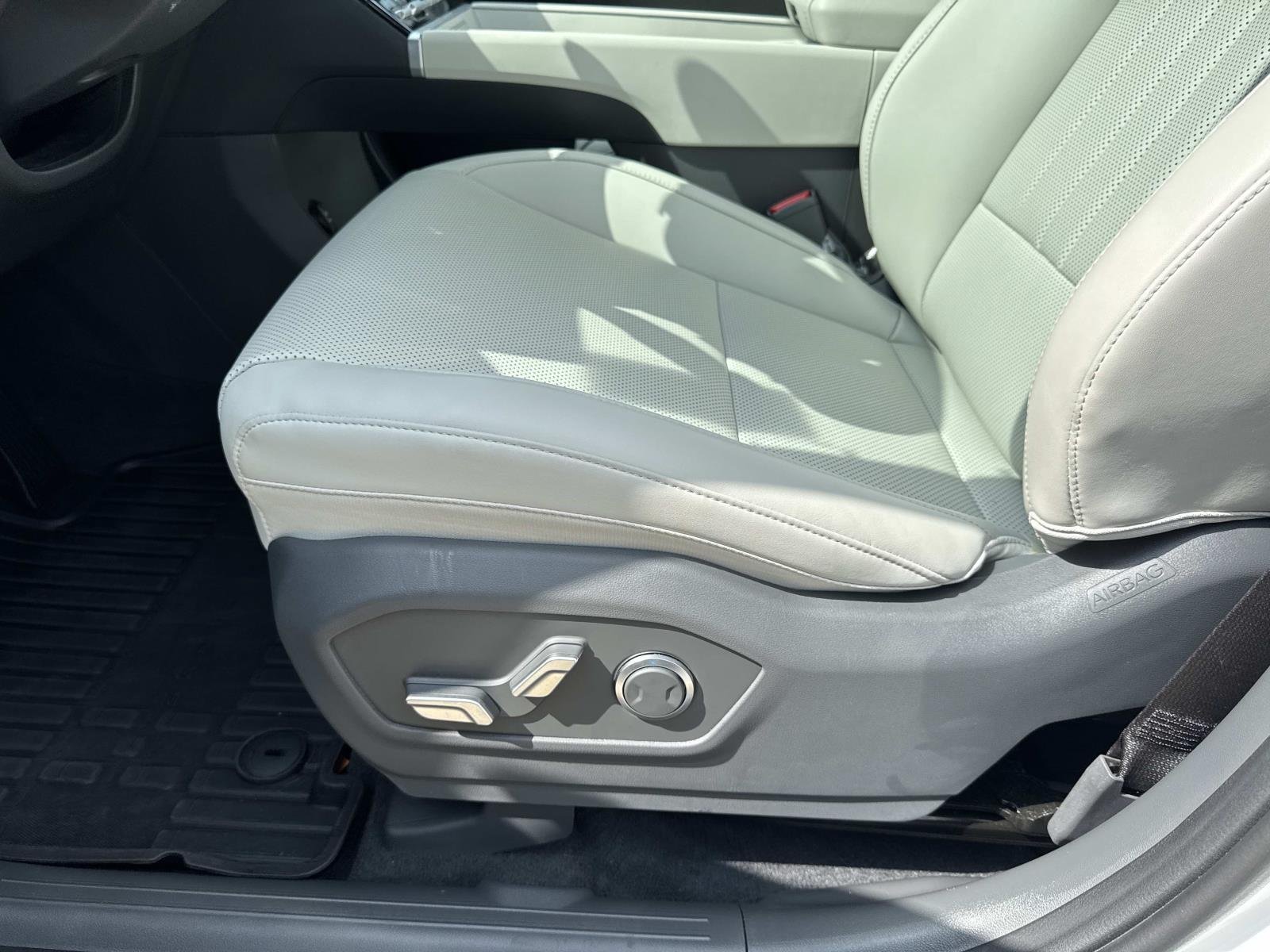 Used 2025 Serenity White Hyundai SEL image 16