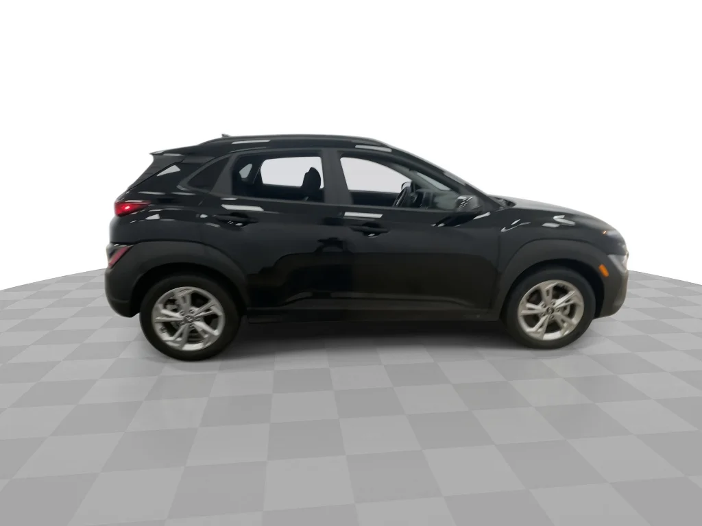 Used 2023 Black Hyundai SEL image 2
