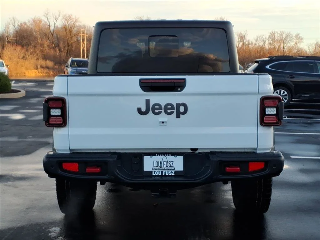 New 2026 Bright White Clear-Coat Exterior Paint Jeep Rubicon image 19