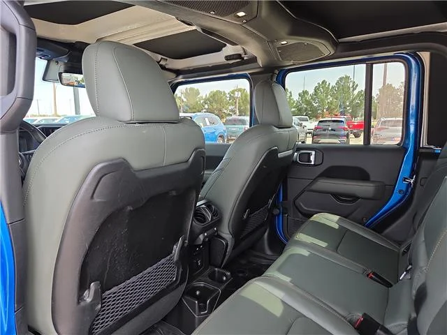 Used 2024 Hydro Blue Pearlcoat Jeep Mojave 4x4 Crew Cab 5 ft. box image 10
