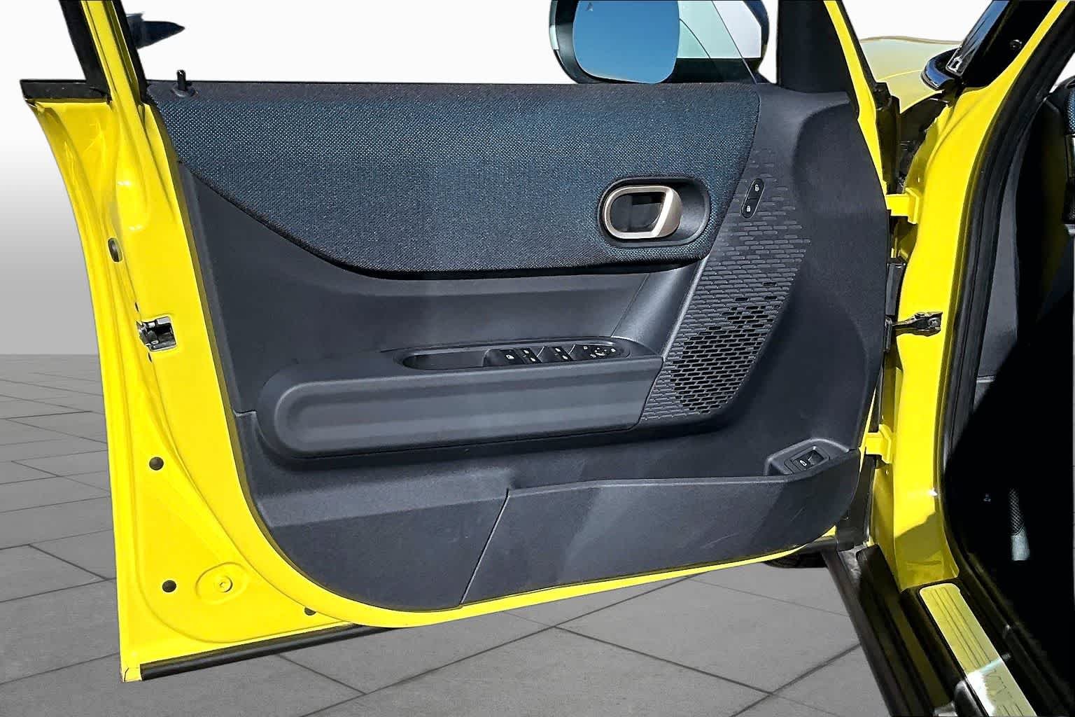 New 2026 Sunny Side Yellow MINI Iconic image 10