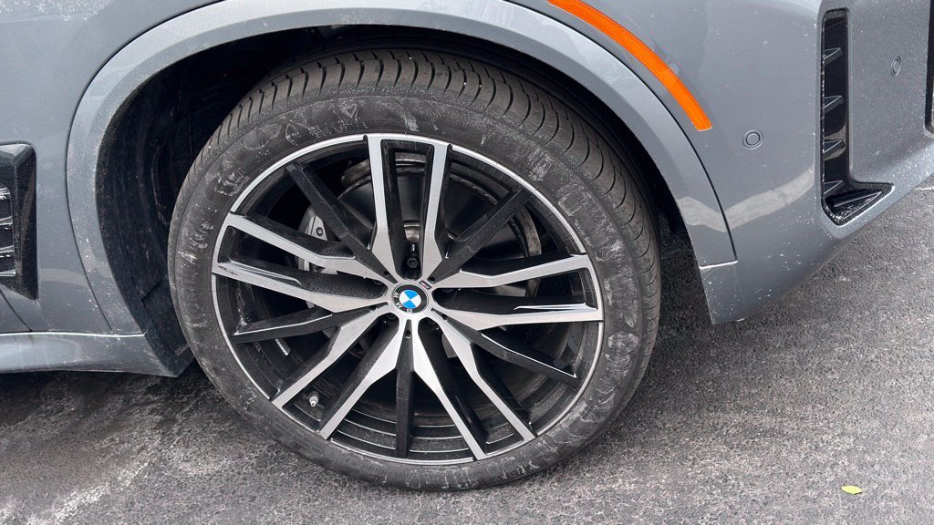 Used 2026 Skyscraper Grey Metallic BMW xDrive40i image 4
