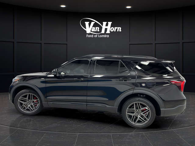Used 2025 Agate Black Metallic Ford ST-Line image 4