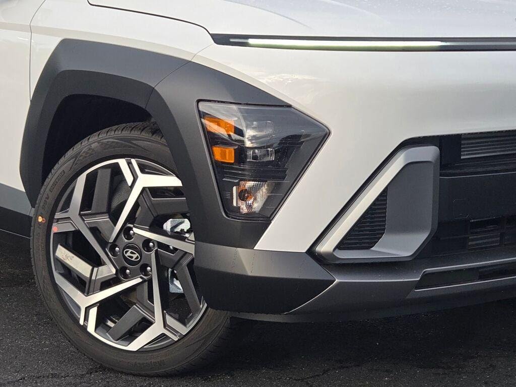 New 2026 Atlas White Hyundai SEL Premium FWD image 3