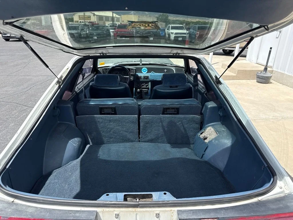 Used 1989 White Ford LX image 9