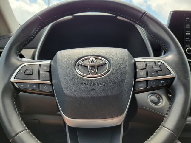 Certified Used 2022  Toyota XLE image 11