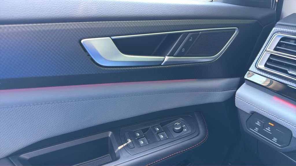 New 2026 Opal White Pearl Volkswagen 2.0T Peak Edition image 32