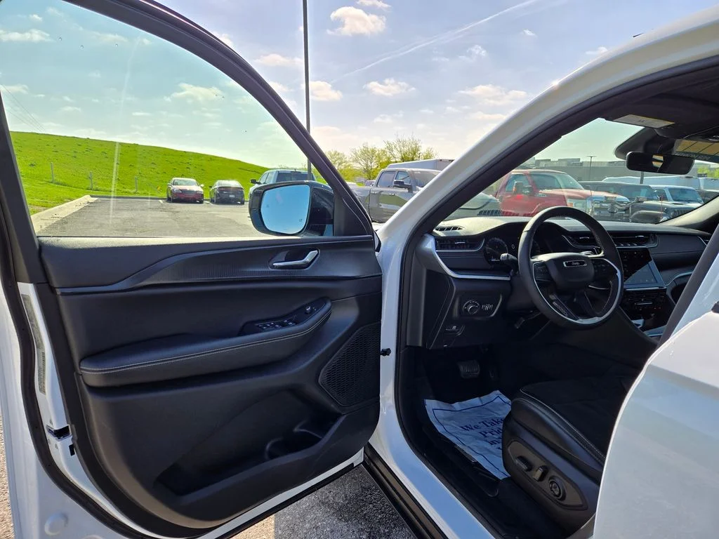 Certified Used 2025 White Jeep Altitude X image 13