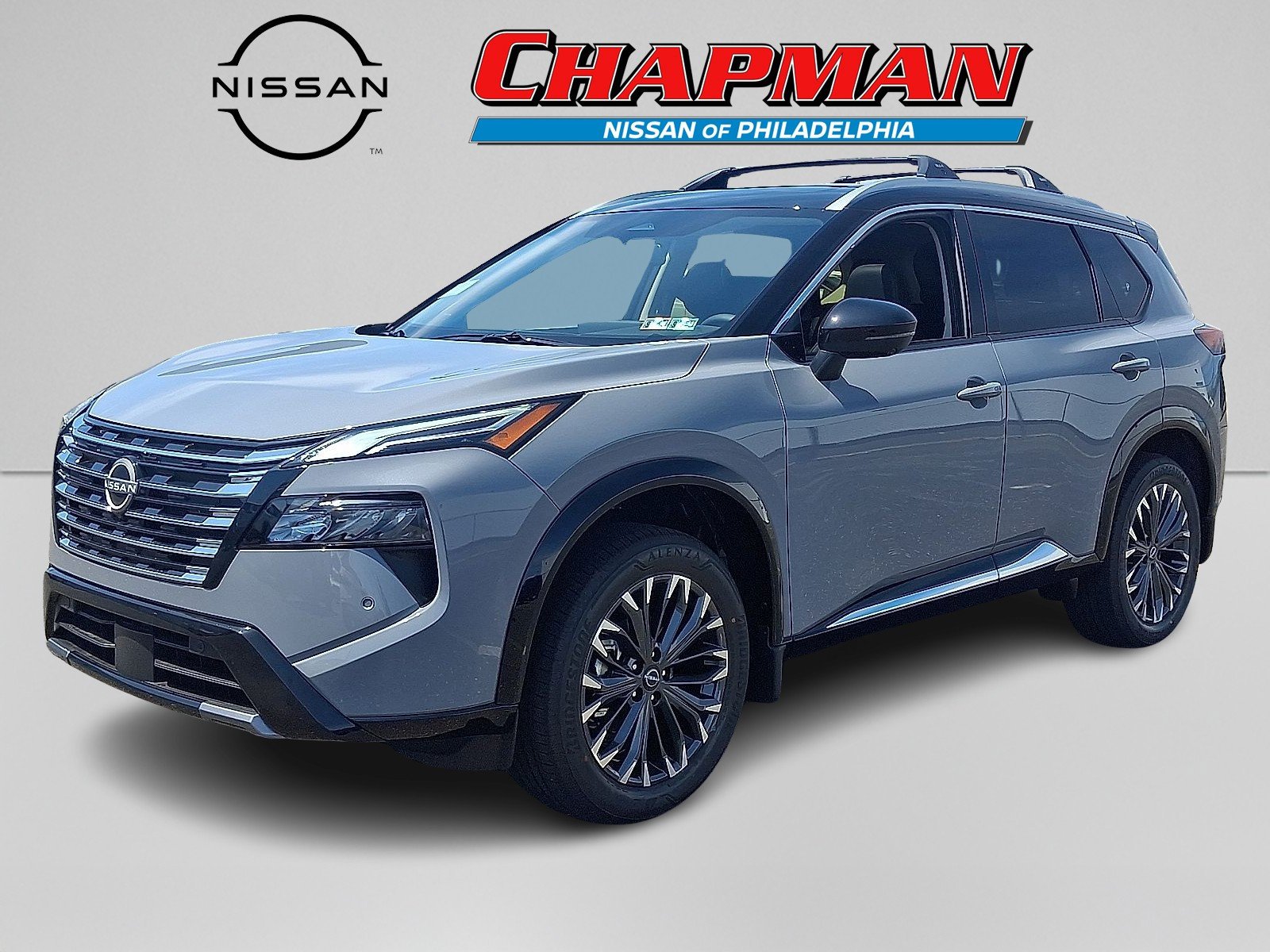 New 2026 Boulder Gray Pearl / Super Black Two-tone Nissan Platinum image 2