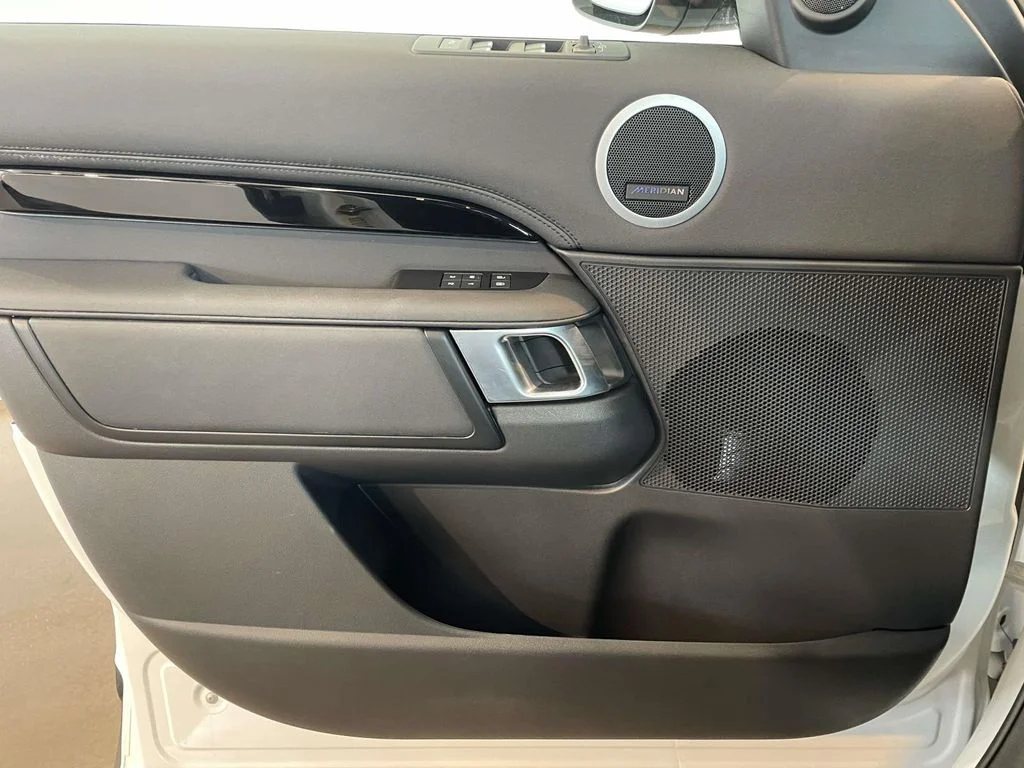 Used 2025 Fuji White Land Rover S image 35
