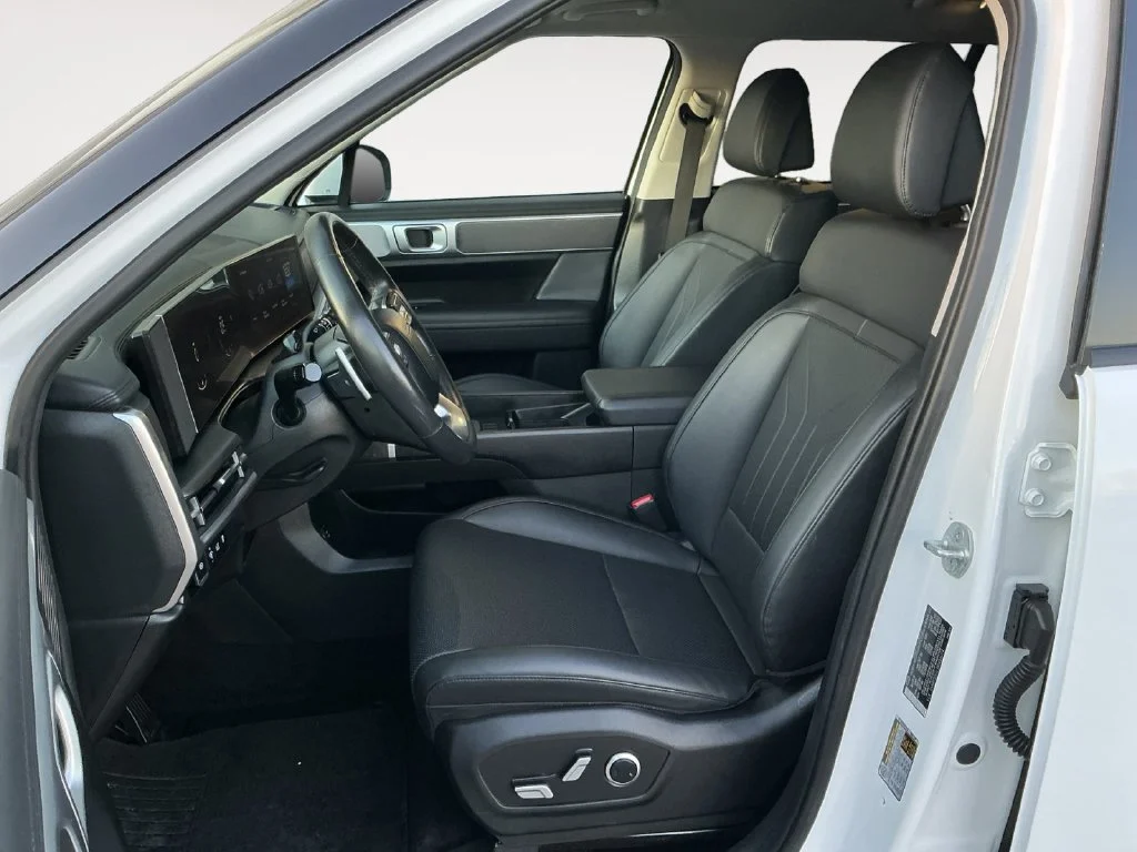 Used 2024 White Hyundai SEL image 16