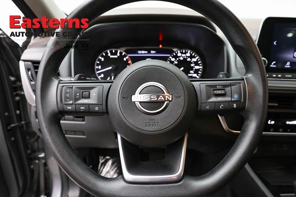 Used 2023 Gray Nissan SV image 13