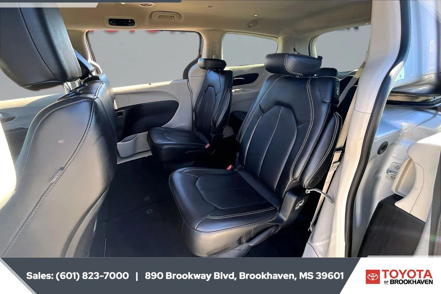 Used 2024 Silver Mist Clearcoat Chrysler Touring L image 19