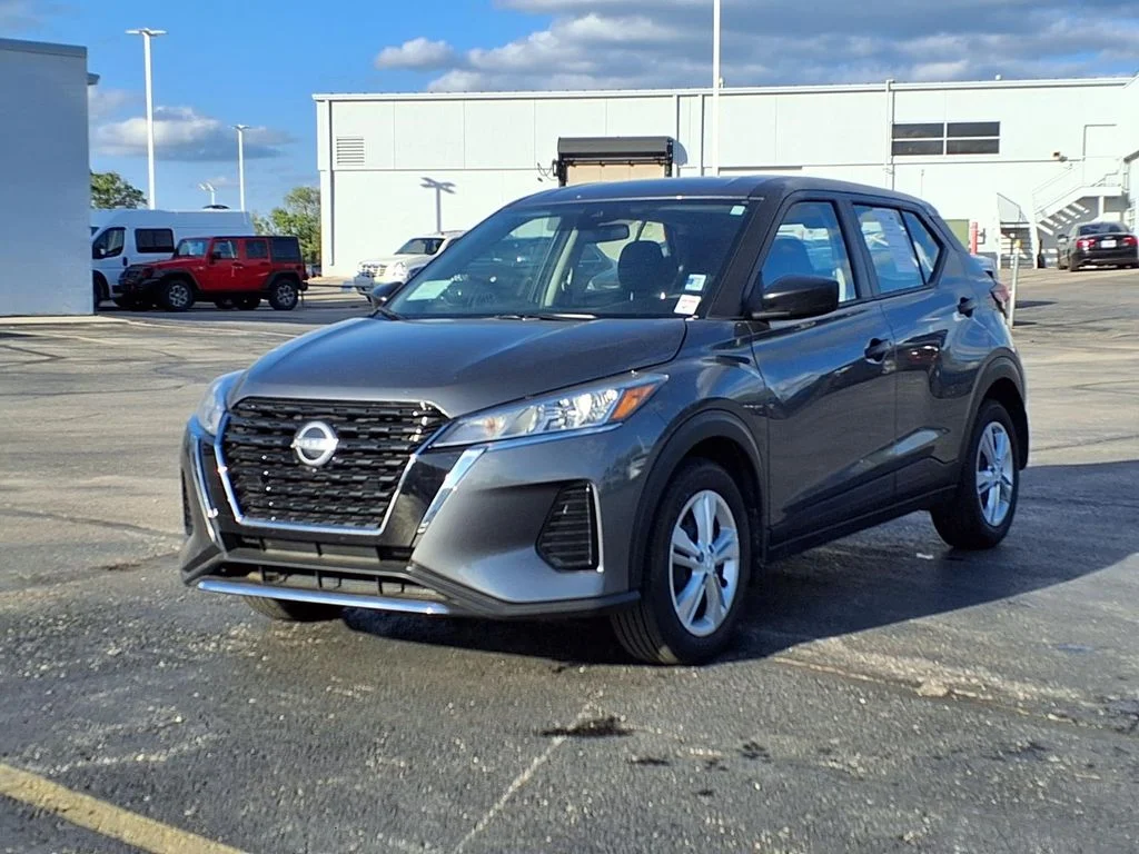 Used 2025 Nissan KICKS PLAY Base with VIN 3N1CP5BV5SL481354 for sale in Kansas City