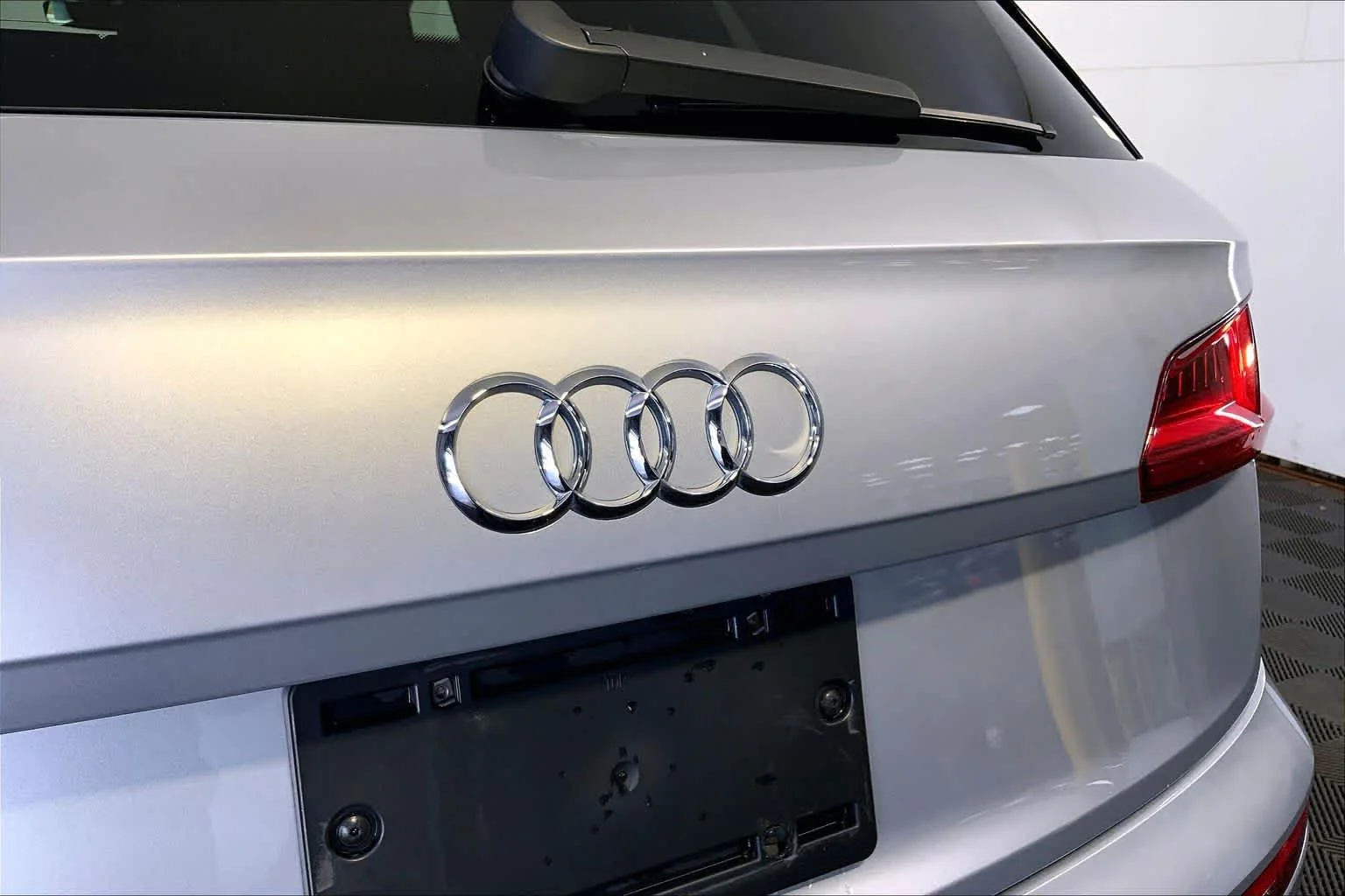 Used 2019 Florett Silver Metallic Audi Premium Plus image 33