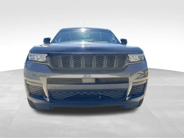 Used 2025 Gray Jeep Altitude X image 4