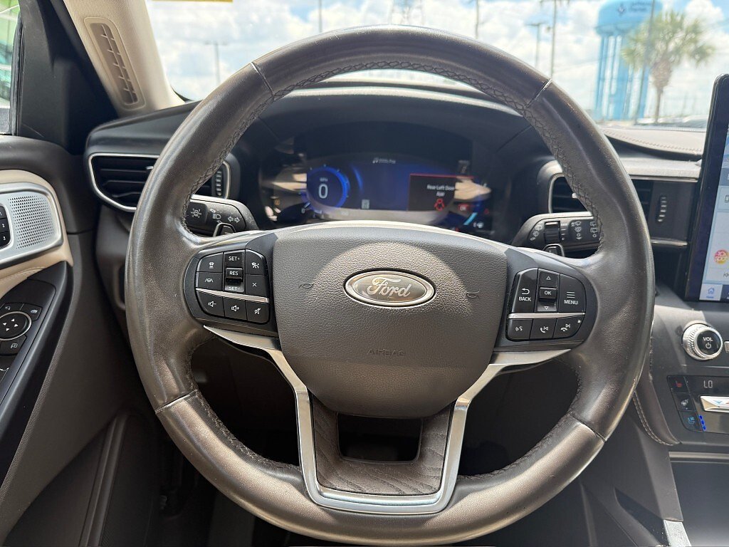 Used 2020  Ford Platinum image 13