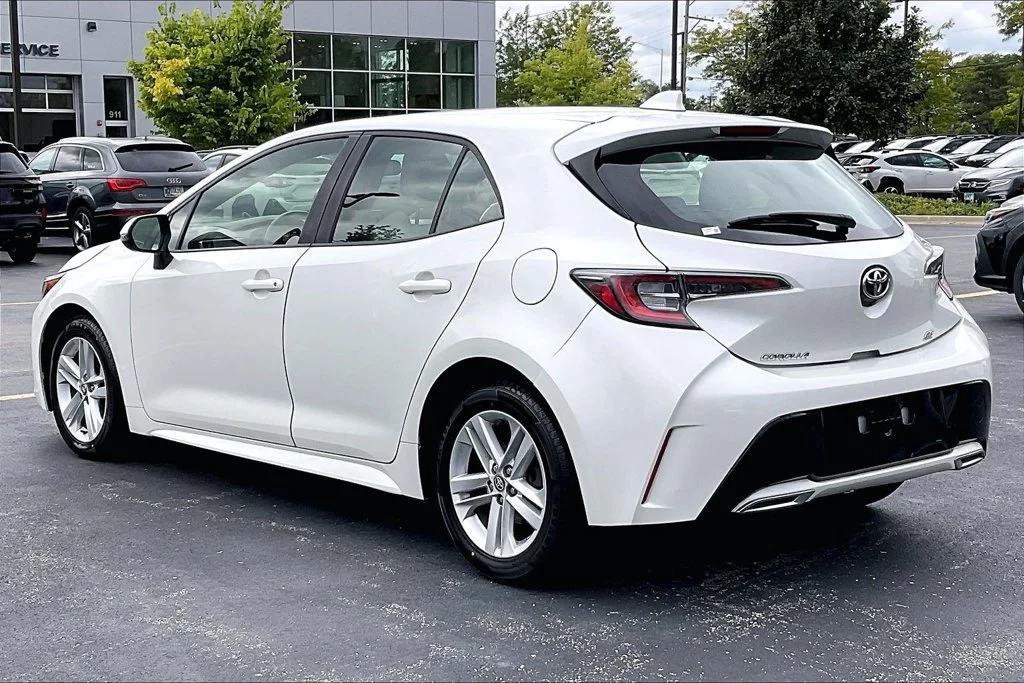 Used 2019 White Toyota SE image 13