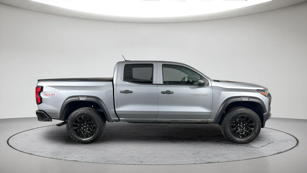 Used 2025 Gray Chevrolet Trail Boss image 2