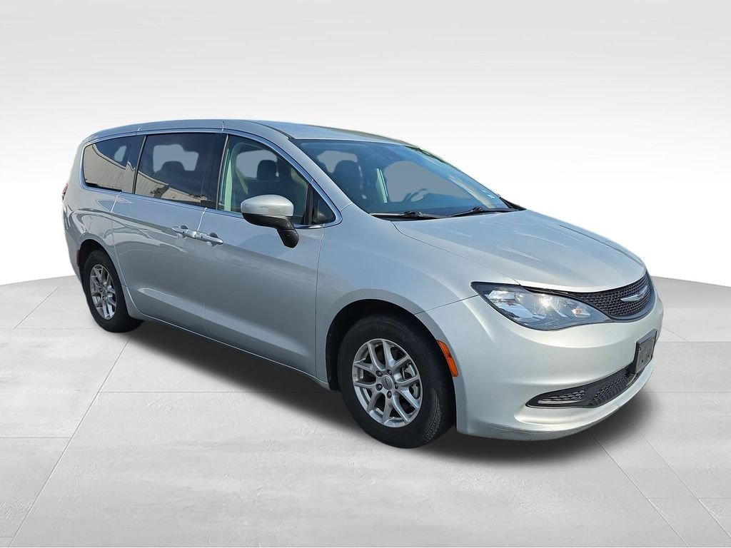 Used 2023 Silver Chrysler LX image 7