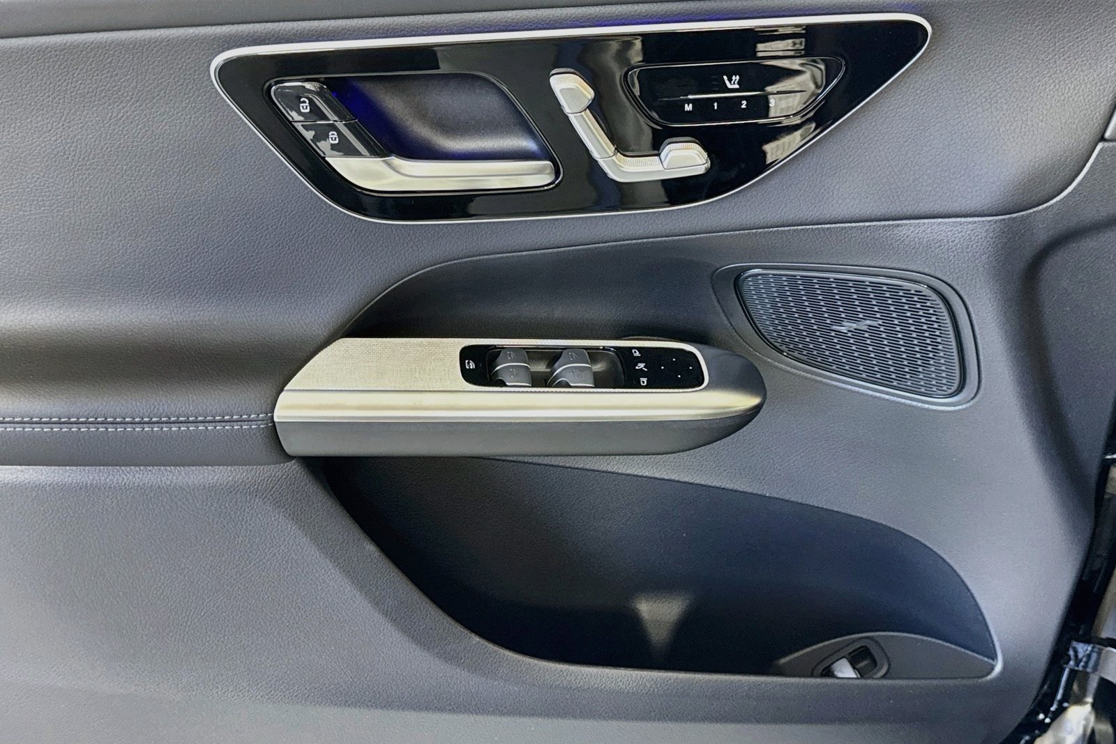 New 2027 Black Mercedes-Benz GLC 300 image 16