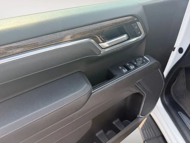 Used 2025 White GMC Elevation image 10