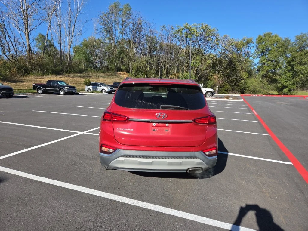 Used 2020 Red Hyundai SE image 7