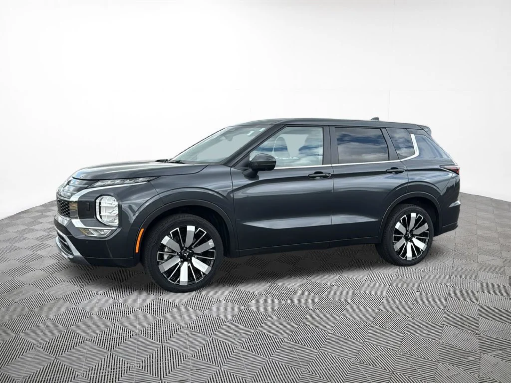 Used 2025 Mitsubishi Outlander SE with VIN JA4J4VA85SZ021414 for sale in Hastings, Minnesota