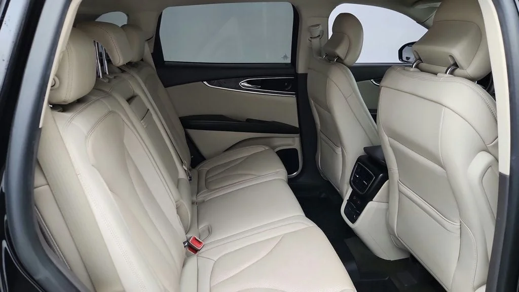 Used 2019 Infinite Black Metallic Lincoln Reserve AWD w/ Tech Package & Driver Assistance image 23