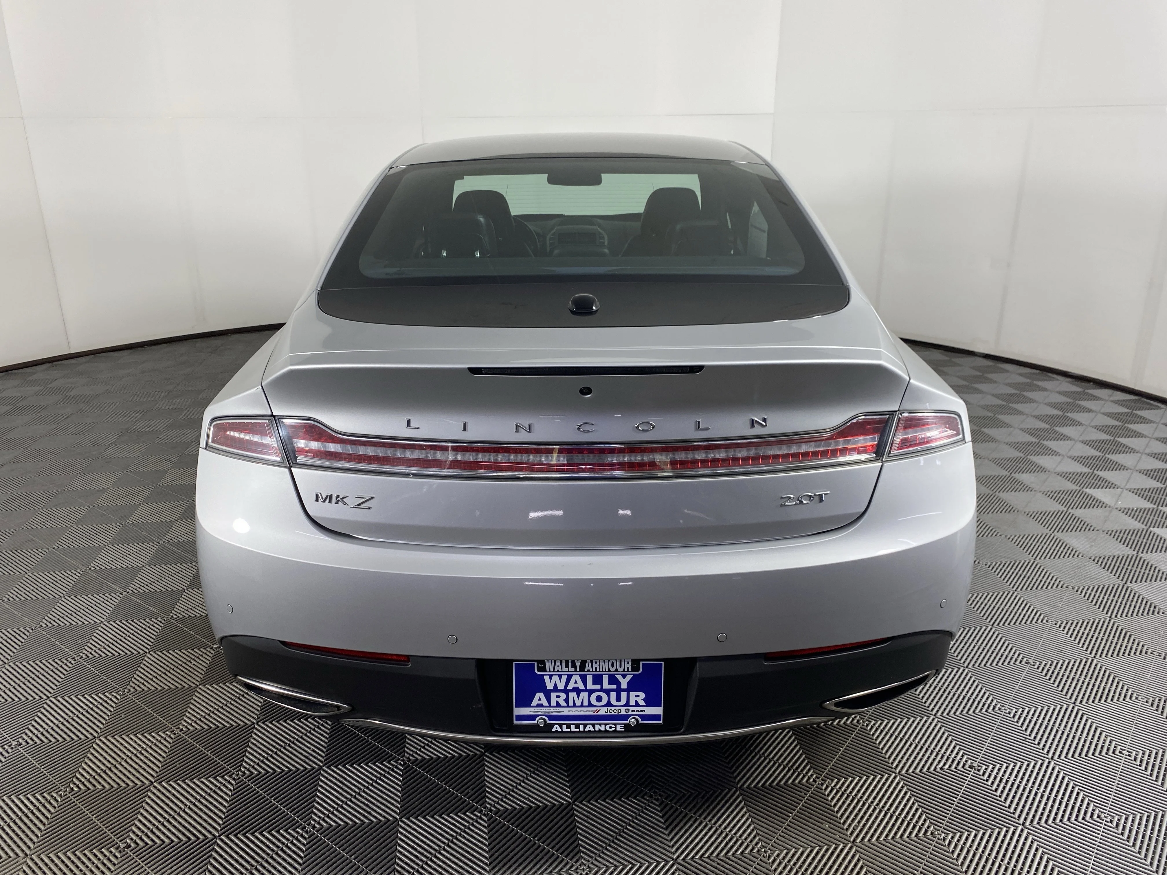 Used 2017 Ingot Silver Lincoln Reserve image 9