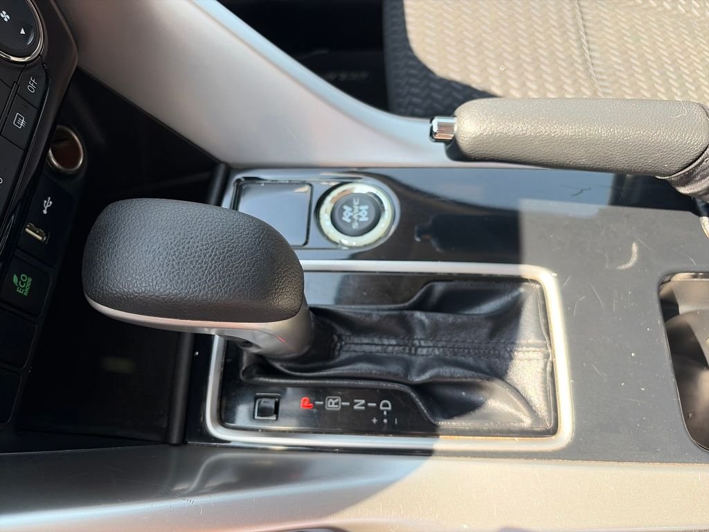 Used 2020 Silver Mitsubishi ES image 24
