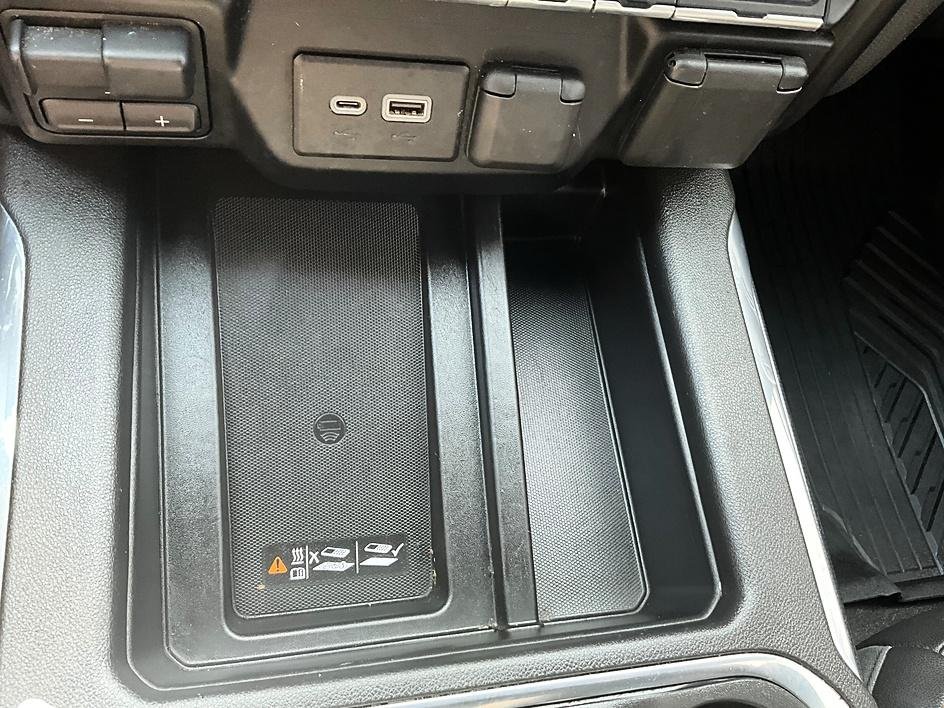 Used 2020 Black GMC AT4 image 28