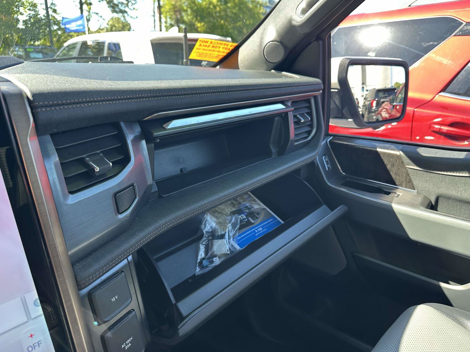 Used 2023 White Metallic Ford LARIAT image 20