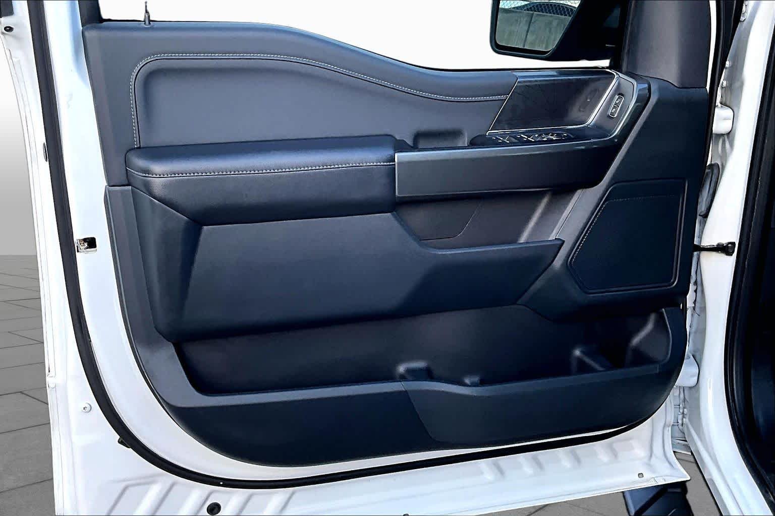 Used 2022 Oxford White Ford XLT image 24