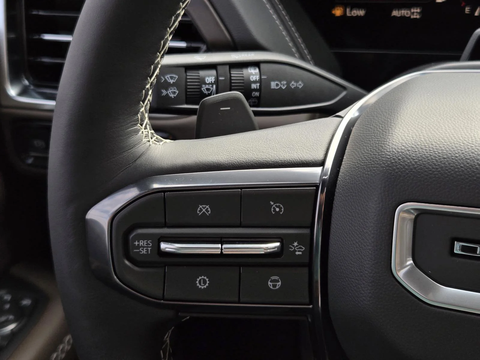 2026 GMC Yukon XL Denali Ultimate - Photo 12