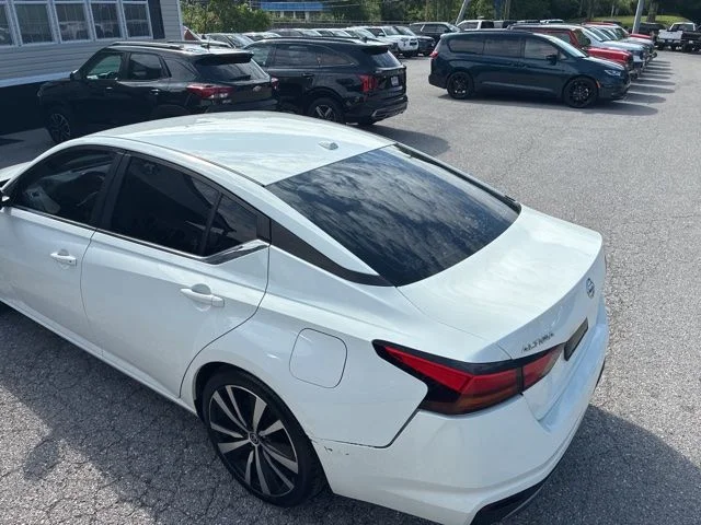 Used 2019 White Nissan 2.5 SR image 8