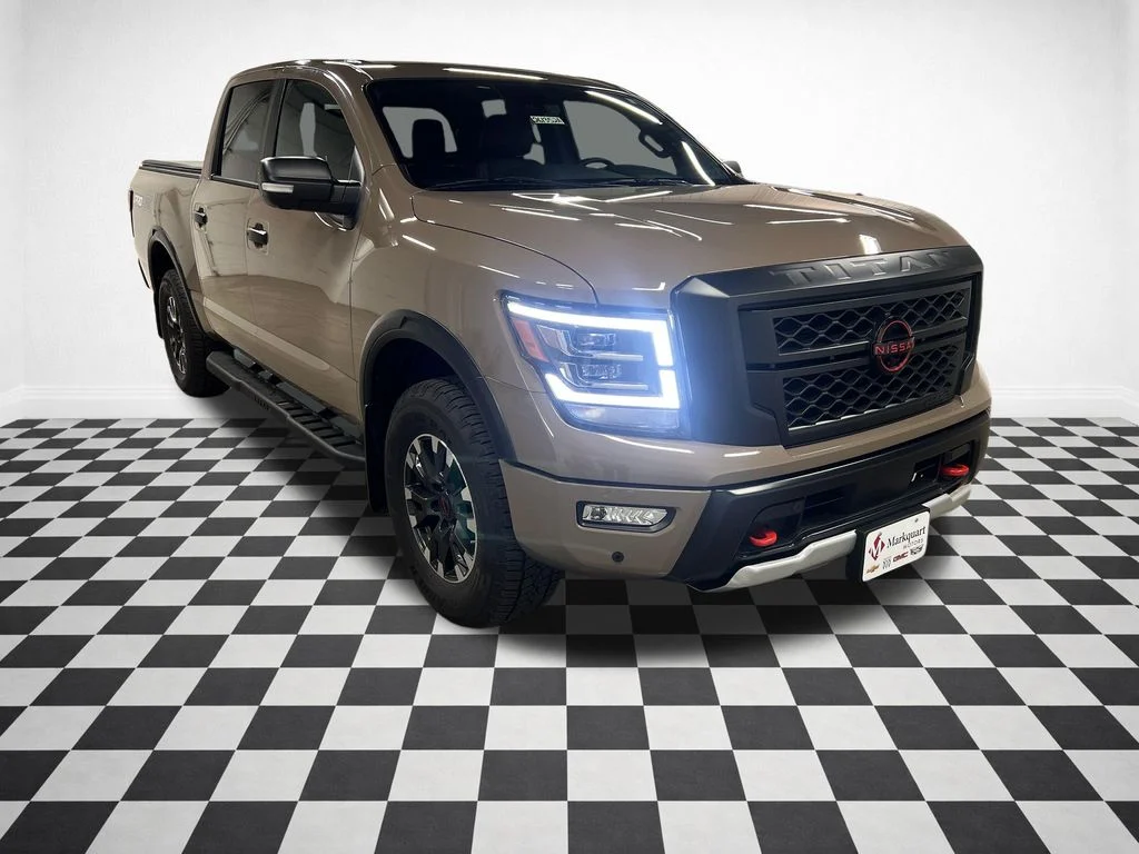 2023 Nissan Titan PRO-4X 4X4 Crew Cab's photo