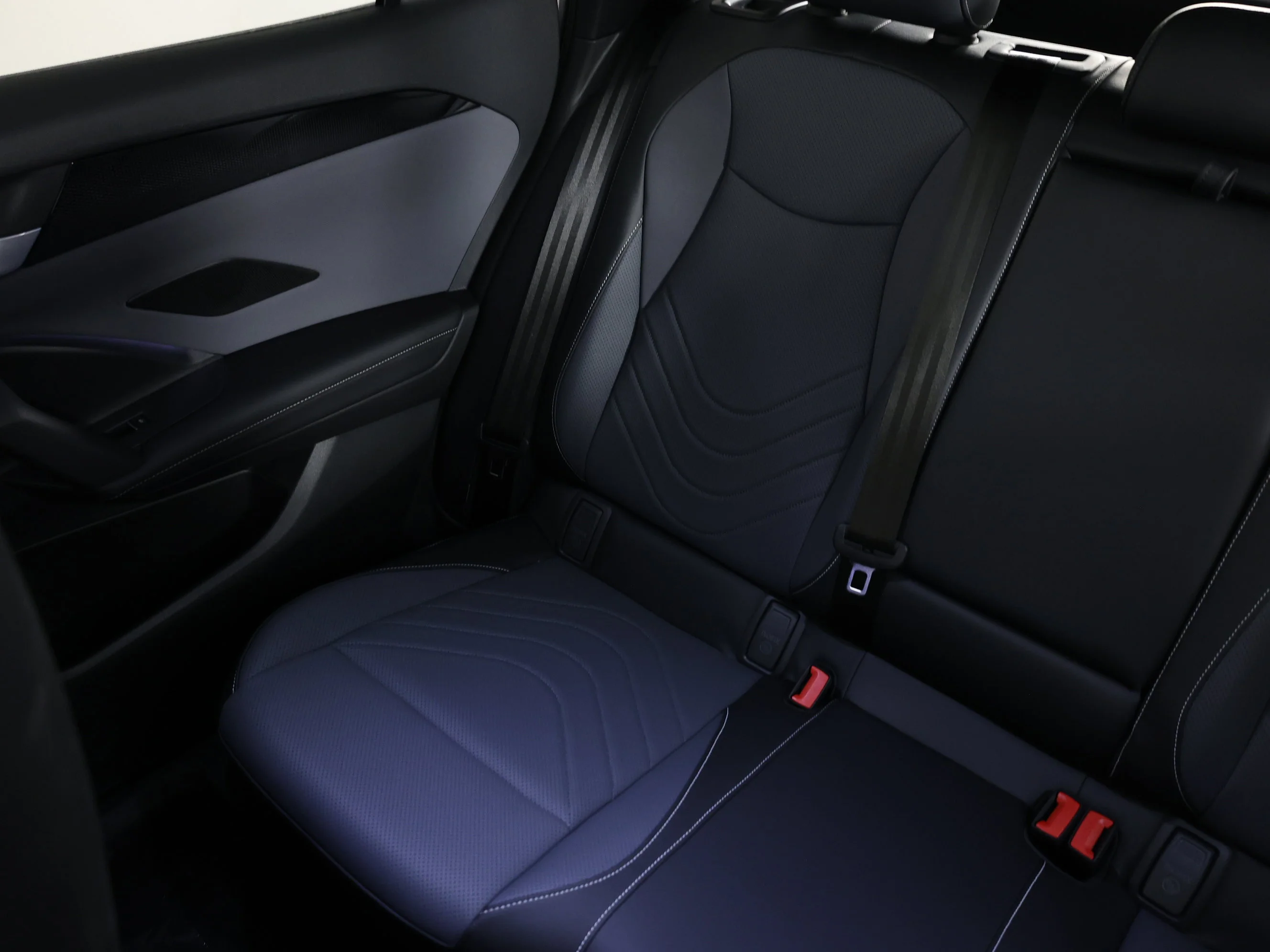 New 2026 Sandstone w/Deep Black Roof Volkswagen SE R-Line Black image 9