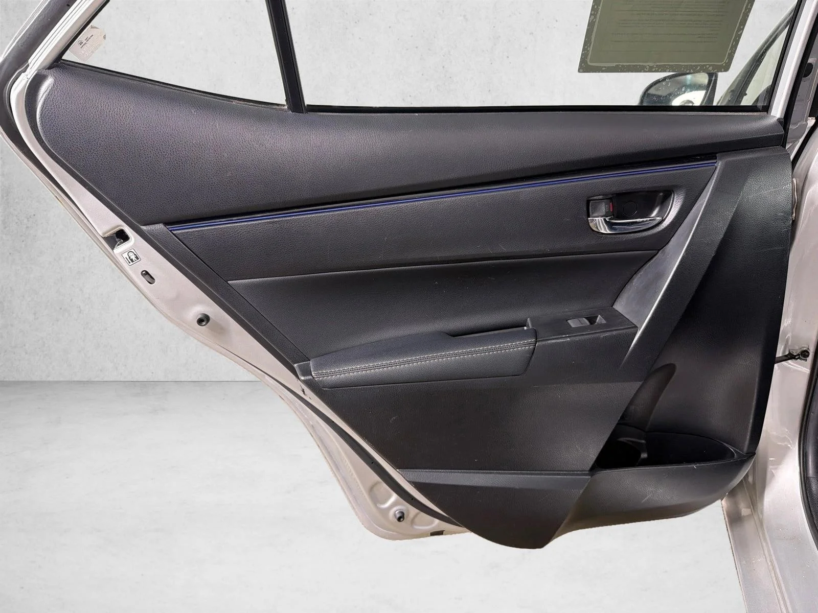 Used 2019 Classic Silver Metallic Toyota SE image 21