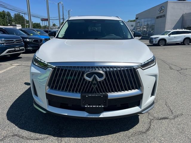 Certified Used 2026 White INFINITI LUXE image 8