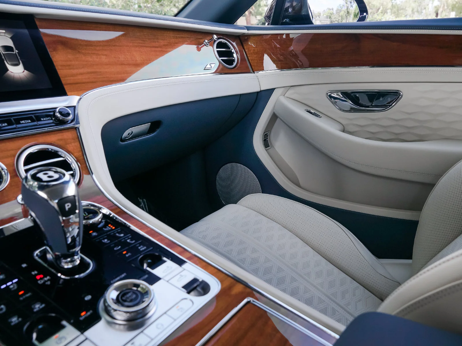 New 2026 Dark Sapphire Bentley GTC S image 19
