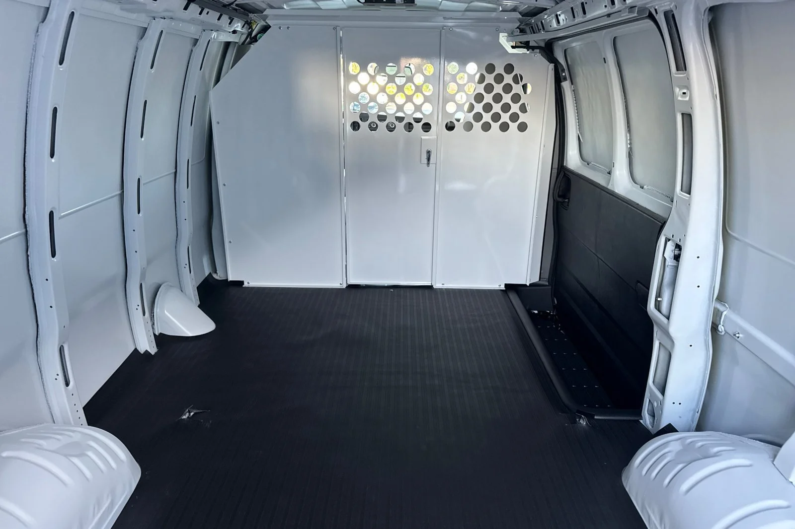 2025 Chevrolet Express Cargo Work Van - Photo 13