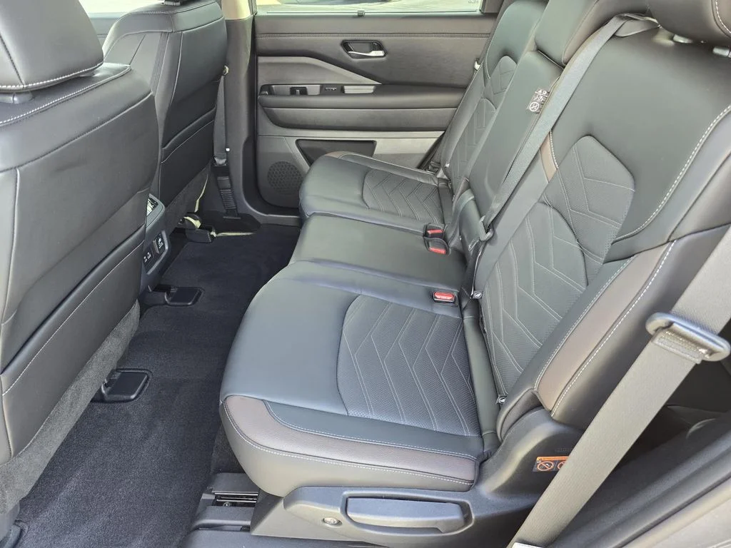Used 2024 Gray Nissan Platinum 4WD image 10