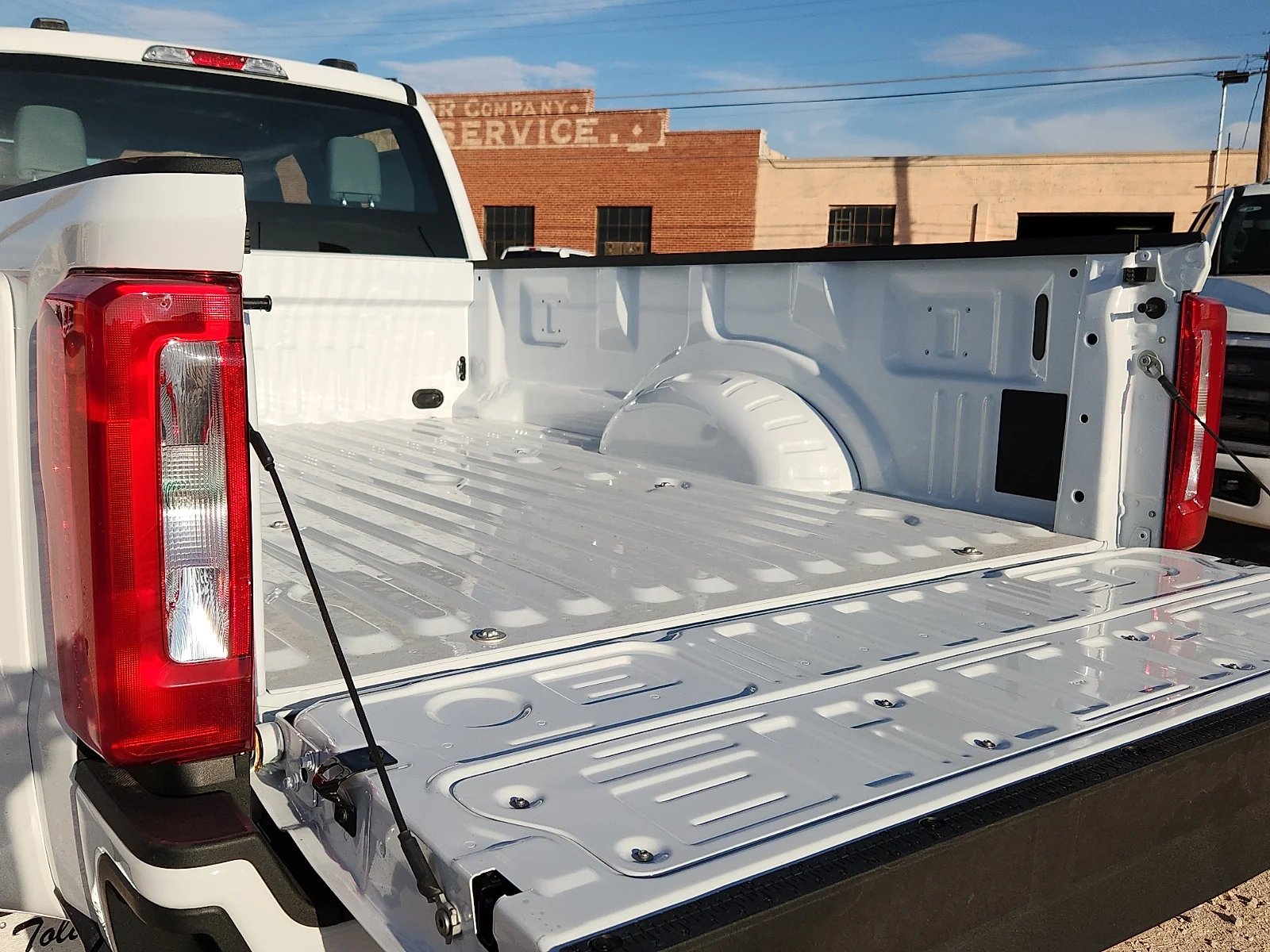 New 2027 Oxford White Ford XL image 12