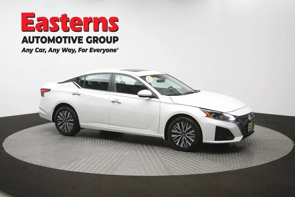 Used 2023 White Nissan 2.5 SV image 50