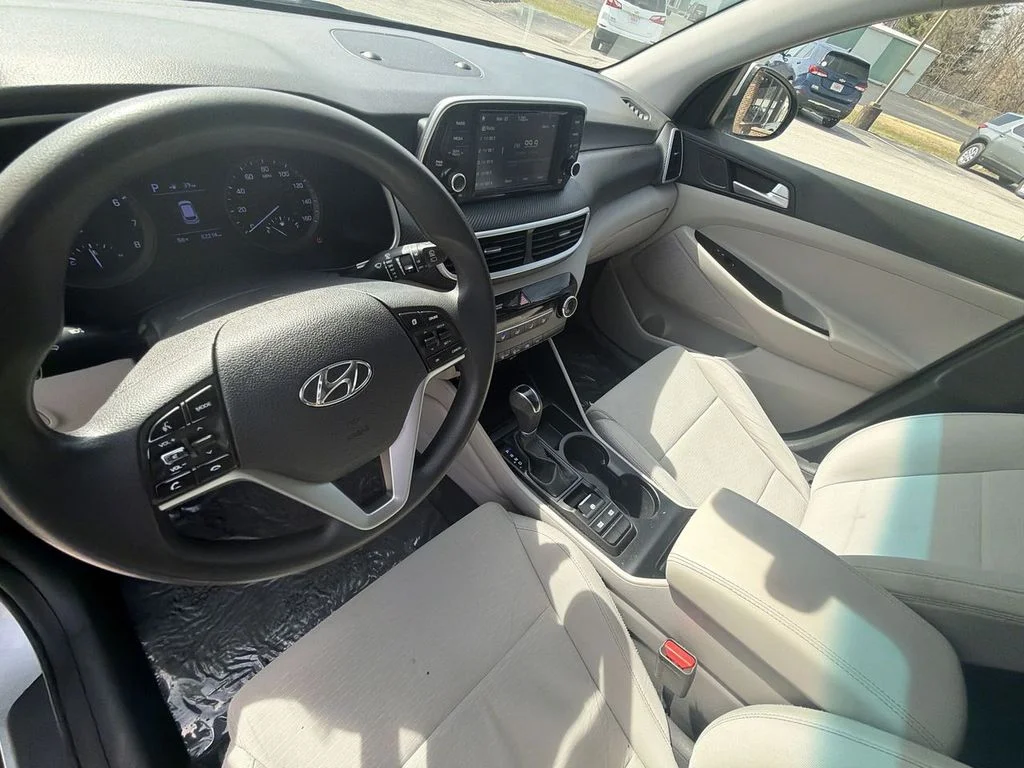 Used 2020 Silver Hyundai SE image 20