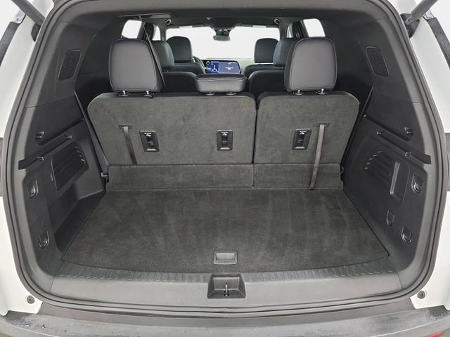 Used 2025 White Chevrolet LT image 34