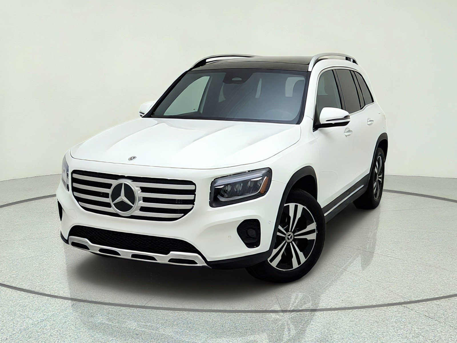 Certified Used 2026 Polar White Mercedes-Benz GLB 250 image 2