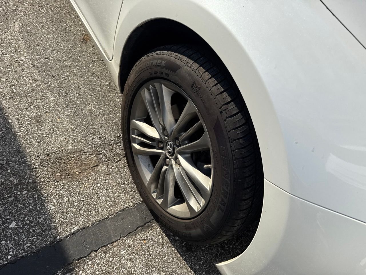 Used 2015 White Toyota SE image 4