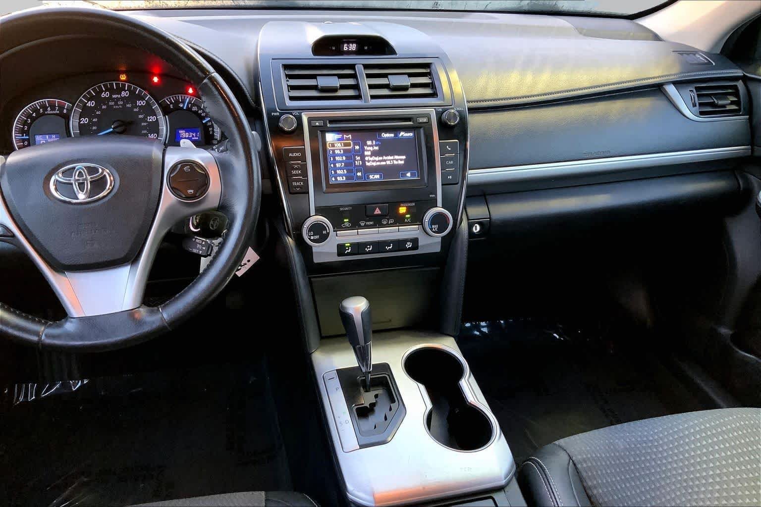 Used 2014 Magnetic Gray Metallic Toyota SE image 5